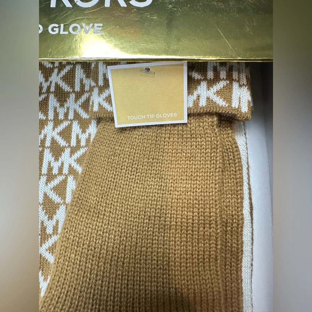 NWT Authentic Michael Kors Knit 3‎ Pieces  Set Hat Scarf Gloves Dark Camel $148